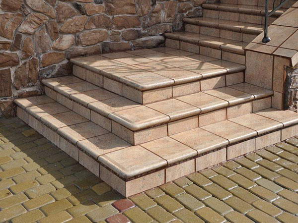 Угловая ступень Tambora, Gresmanc